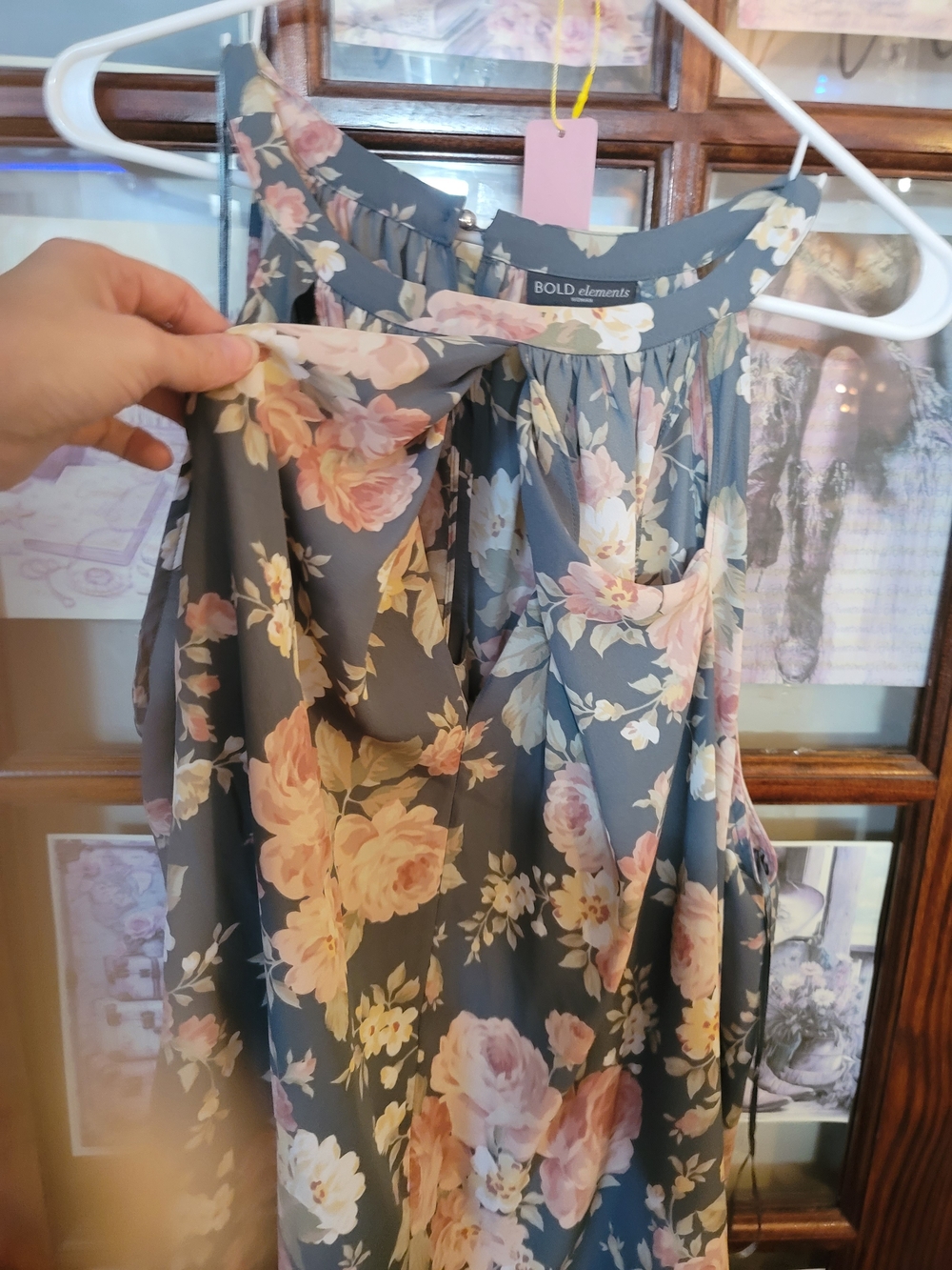BOLD elements Gray Floral Sleeveless Blouse with Pink Roses